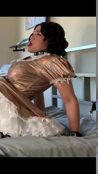 순결에 그녀의 인형을 타고 Sissygasm의 Sissy Maid