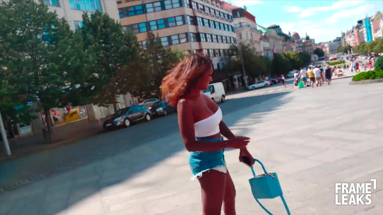 Pinko Club: Экзотическая итальянка Saritha Olivieri принимает огромный член Luca Ferrero