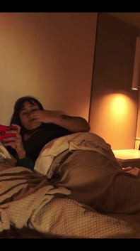 내 이복 여동생과 비디오 게임을하고 우리는 그녀의 목구멍 판타지아 하드코어 섹스에 내 자지를 빨아 그녀를 위해 거래를