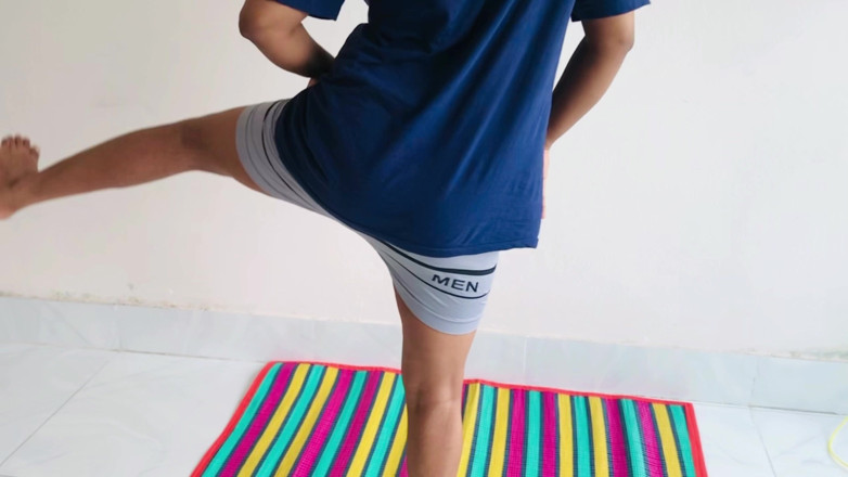 Mirza22: 義理の妹は義理の兄をジムトレーナーにしたいと思っています。しかし、義理の兄が彼女のセックストレーナーになってしまいました