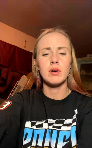 April Sparx: Fluxul a început salutare