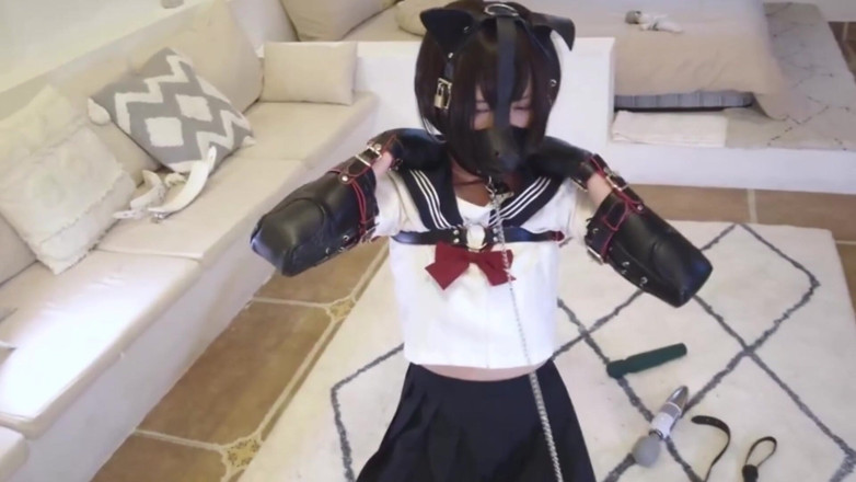 Aisan girl bondage: Vestito in abiti jk è trattenuto e frustato