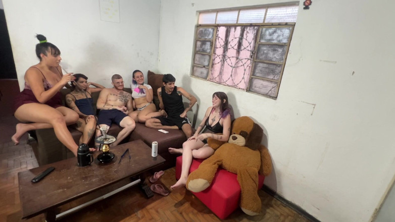 Carmona's films: Wszyscy w domu Carmony w futrze