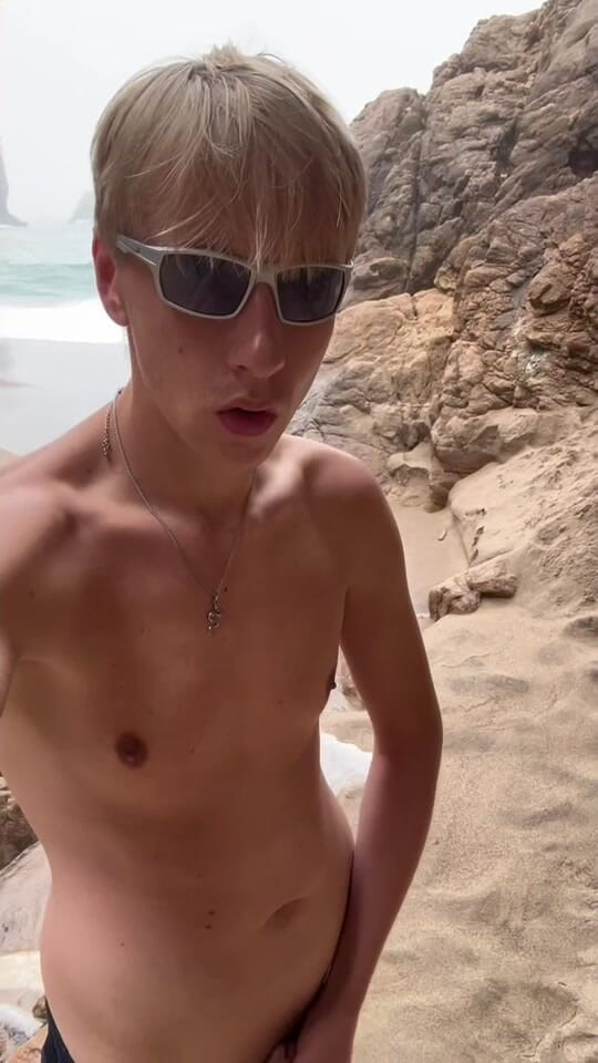 Axton Drake: Diversão na praia com tesão