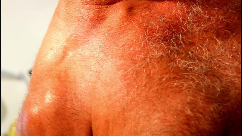 Gaybear1966: 게이 곰 거유 덩어리 근육 이두근 훈련 . 흑인 대물 자지에게 따먹히는 밀프