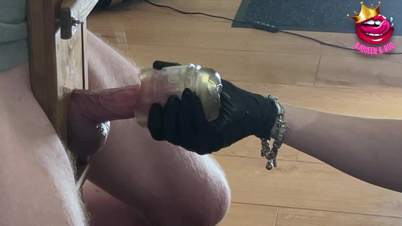 BJQueen and Rod: Nahaufnahme - domina neckt schwanz zu ruiniertem orgasmus in einem glas