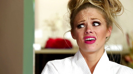 Massage Parlor: Büyük memeli sarışın harika masaj yapıyor