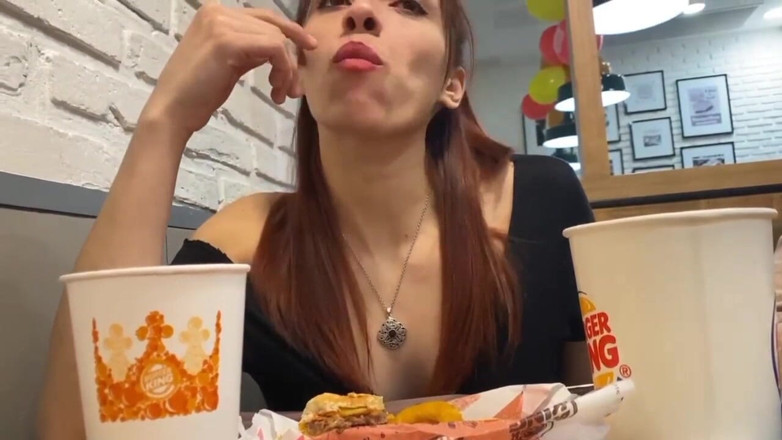 Lynn Scream: Publicl BJ &amp; Fuck on Burguer King's Bathroom + Exhibitionism on the...