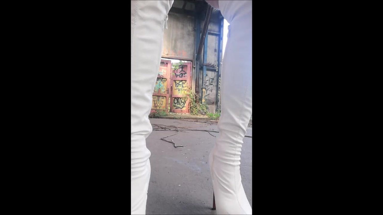 Slut Bella: 探検