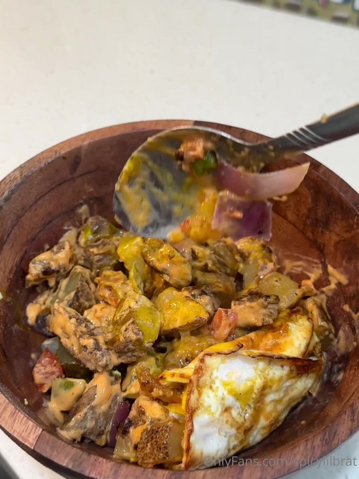 DMXTH: Eboni berpantat besar Twerked berbogel di dapur semasa memasak