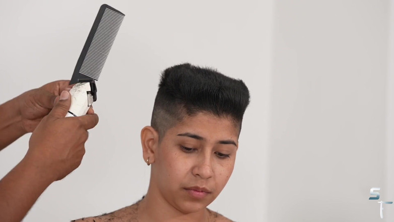 Shave Flix: Dayna