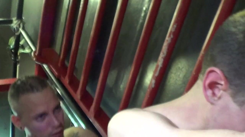 FRENCH HOLES CREAMPIED: David Valentin geneukt zonder condoom door top latino