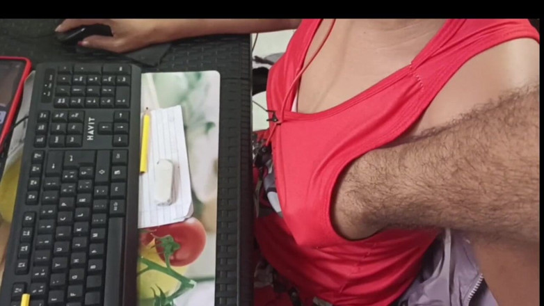 Swingersamateur40: ¿te Gusta Cuando Te Chupo La Polla Mientras Trabajo?