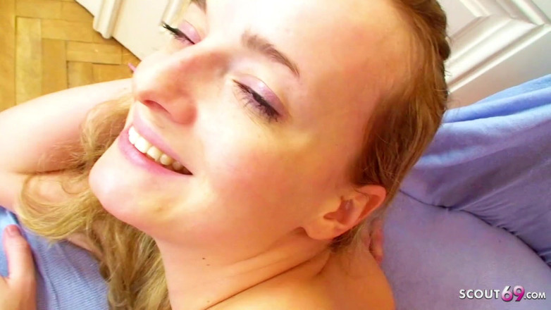 Full porn collection: Blonďatá hubená teenagerka nechá nevlastního otce šukat, když je nevlastní matka...