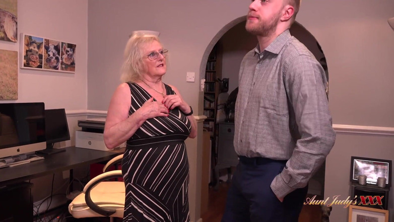 Aunt Judy's XXX: AuntJudysXXX - Tesuda GILF Sra. Claire fode o cobrador de dívidas