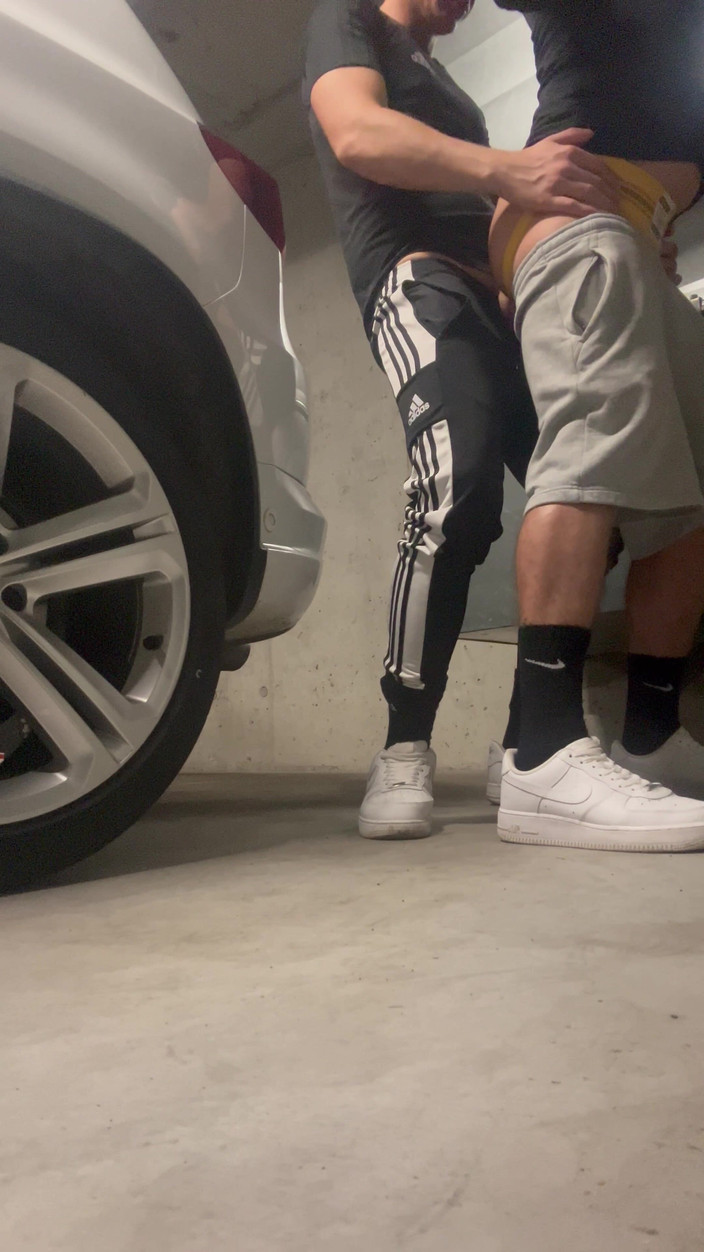 Black white studio: Parcheggio