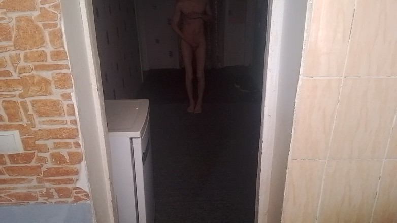 RayKris: Sissy ukazuje své tělo po sprše