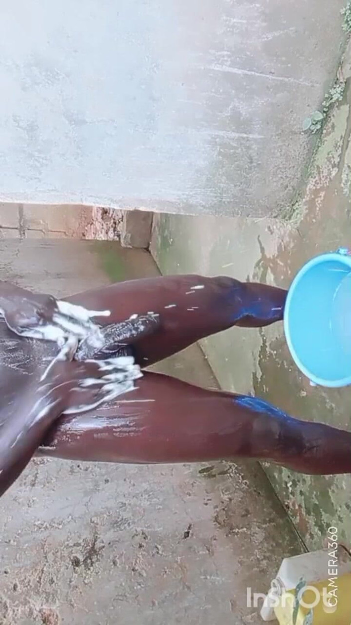 Hongi: Pijat besar pria kulit hitam di pesta seks afrika