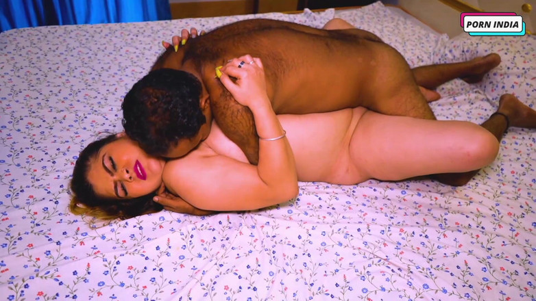 Porn India Studio: Fată frumoasă indiancă desi sexy este futută tare de servitor
