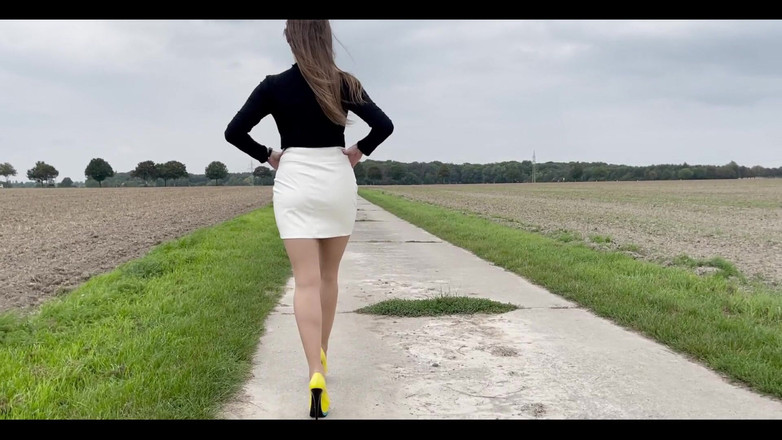 Goddess Lena: Plimbare pe tocuri