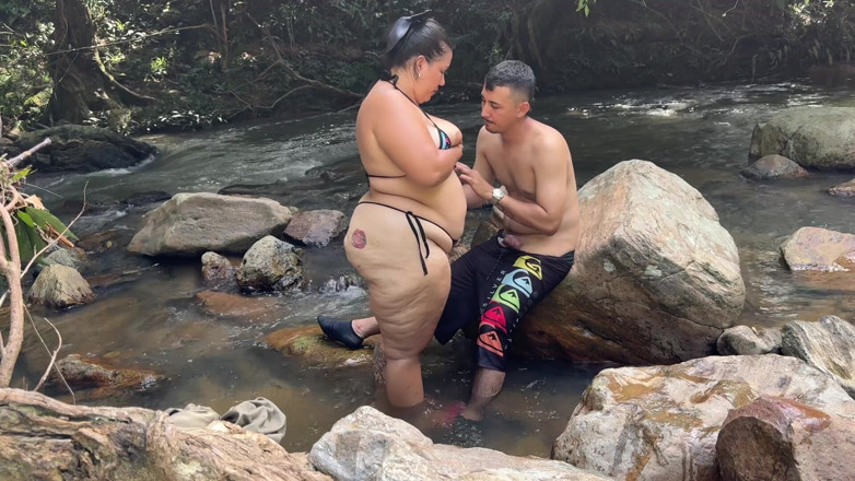 Lexly_16: Sexo De Riesgo En El Rio Increible Follada