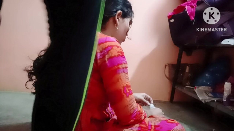 Madhu bhabhi: Poprvé byla prsa přítelkyně tvrdě ošukána a políbena.