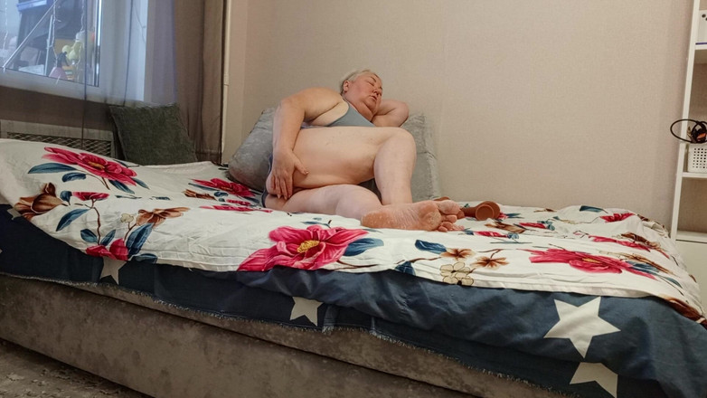 Zona901: Neighbor Masturbates Pussy After Work