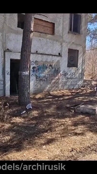 Tati Urs a târât un băiețel într-o casă abandonată și i-a futut găurile