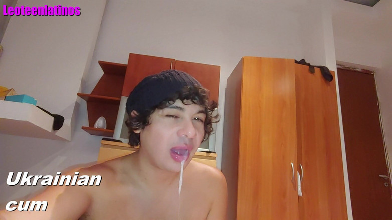 LeoTeenLatinos: Stal jsem se sexuální otrokyní ukrajinského twinka - Leo Estebans a...