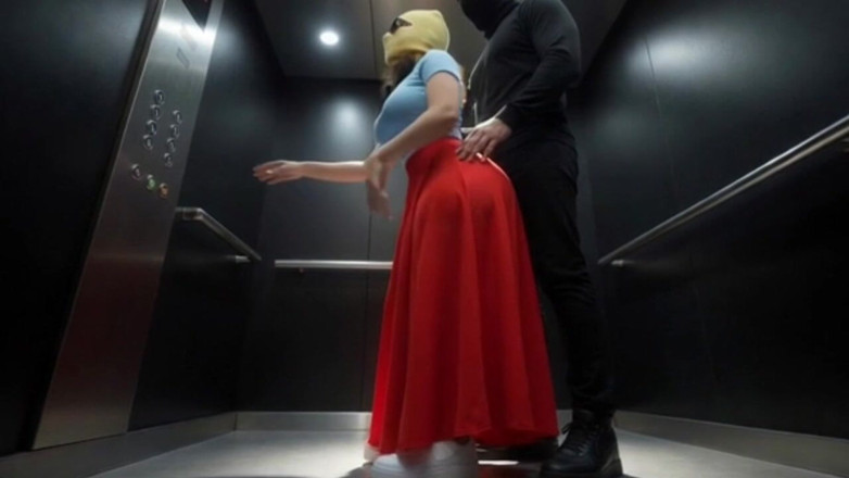 Animate golden: Stepdad Pressing His Petite Big Ass Stepdaughter in the Elevator