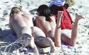 Sextermedia by Pete: Tinerele Lezzies adoră masajul cu ulei pe plajă