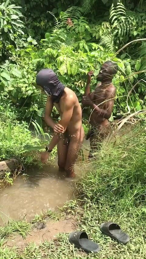 Sexydaddy: Ragazzi del villaggio che fanno sesso all'interno del fiume con...