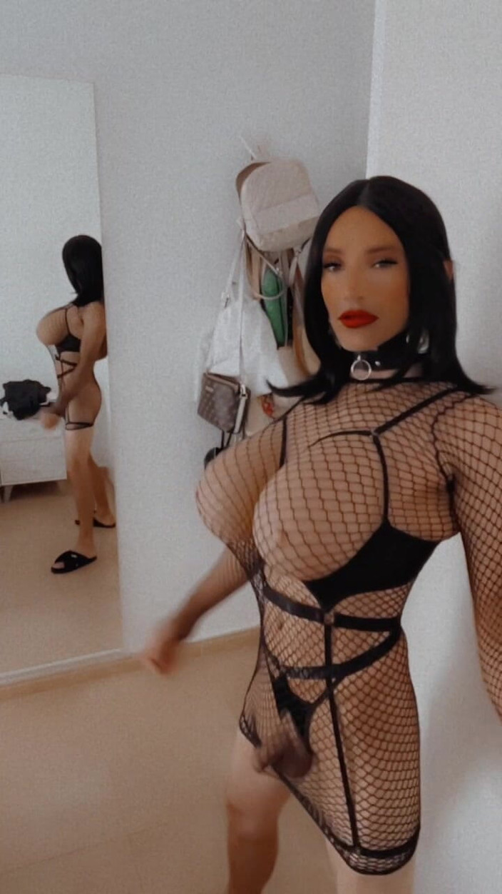 Sissy Slut Brianna: – Masum görünüyorum ama düşüncelerimi görmelisin.