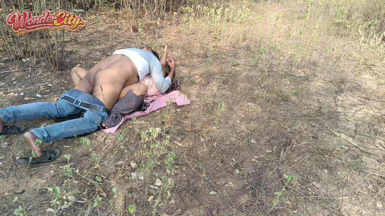 Pushpa studio: Fantastischer sex im freien