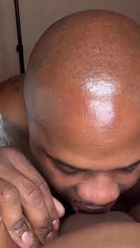 Candy Lickerrr ataca novamente - ébano sexy Zazi recebe comendo