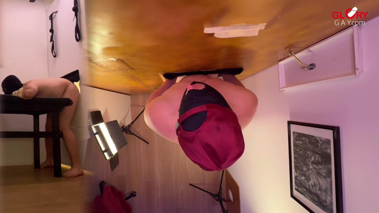 GLORYHOLEGAYS: Nadržený sladký kluk je šukán nahý a hluboko v českém gloryhole s...