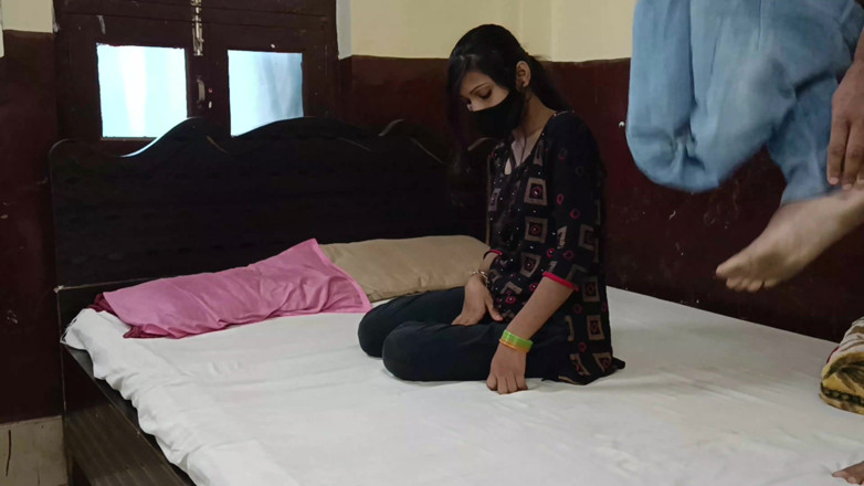 HousewifeGeeta: ภรรยาโทรหาแฟนแล้วให้เขามาเย็ดเพราะควยสามีคัคโคลด์แข็งไม่ขึ้น