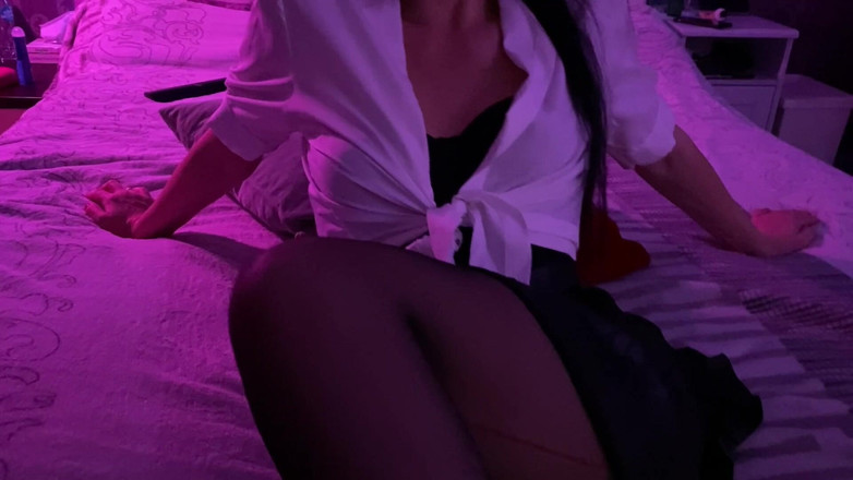 Slowly Tease: # 28 Asistentka v sexy krátké sukni a punčochách miluje mého...