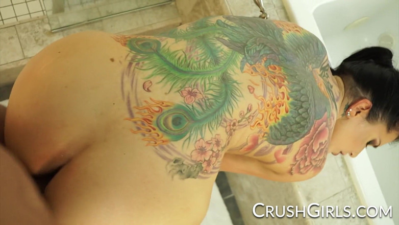 Crush Girls: Soczysty Romi Rain chce kutasa swojego ojczyma