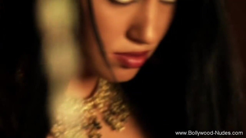 Bollywood Nudes: Such a gorgeous exotic lovers face
