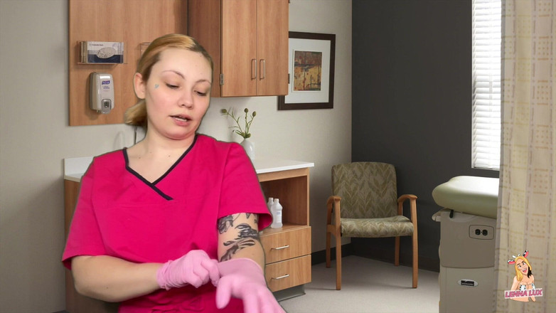 Lenna Lux: Infermiera scopata mente