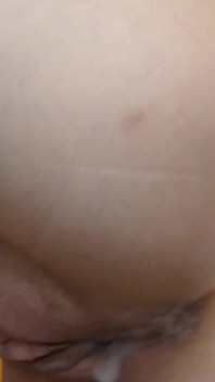 Trou anal très étroit ! Une grosse partie de sperme !