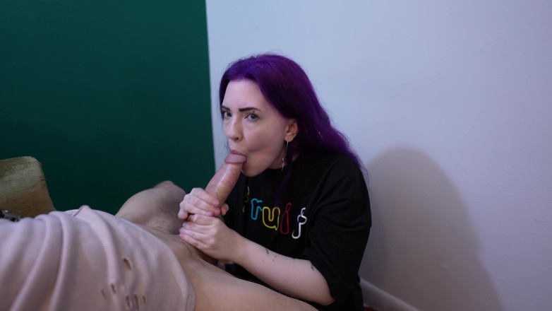 lilredvelvettt: Objetos de 4 pulgadas en comparación con su enorme polla
