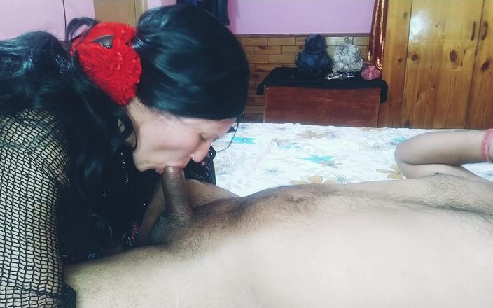 Bolly Karma: सौतेली बहन मेरे बड़े काले लंड के लिए कामुक हो गई।