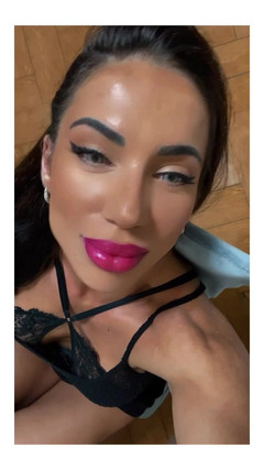 Alesyamuscledoll: Musclegirl yüksek topuklu ayakkabıları seviyor