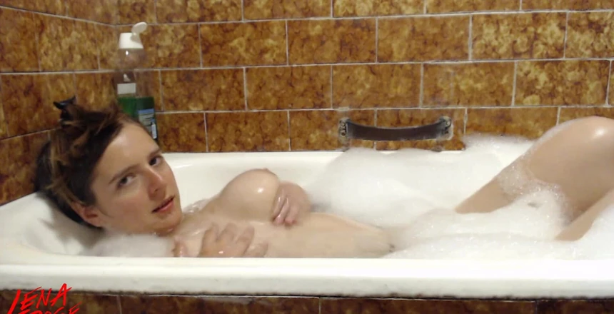 Lena Rose: Bath relax