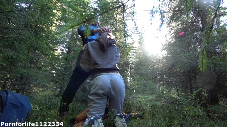 Pornforlife1122334: Arriscado chupando pau e fodendo no parque público com uma...