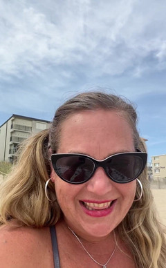 Lily Bay: Ziua plajei! Mă gândesc să-mi arăt țâțele