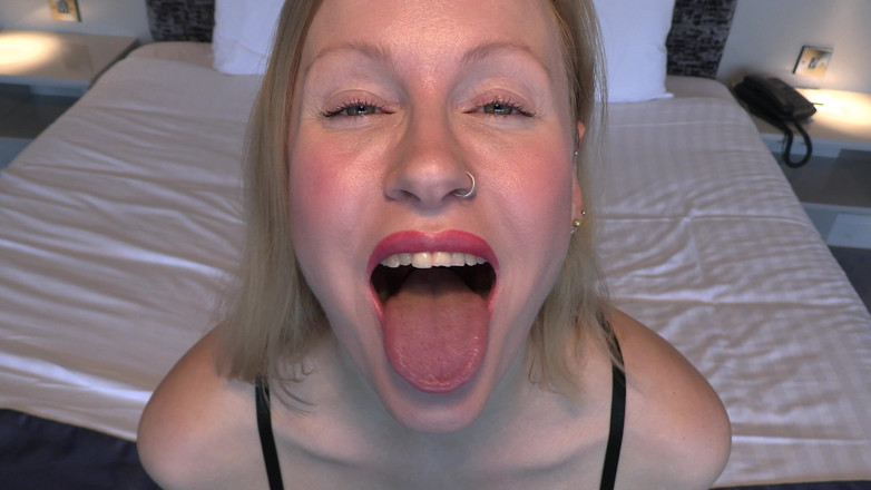 Blondehexe: Squirt in My Mouth