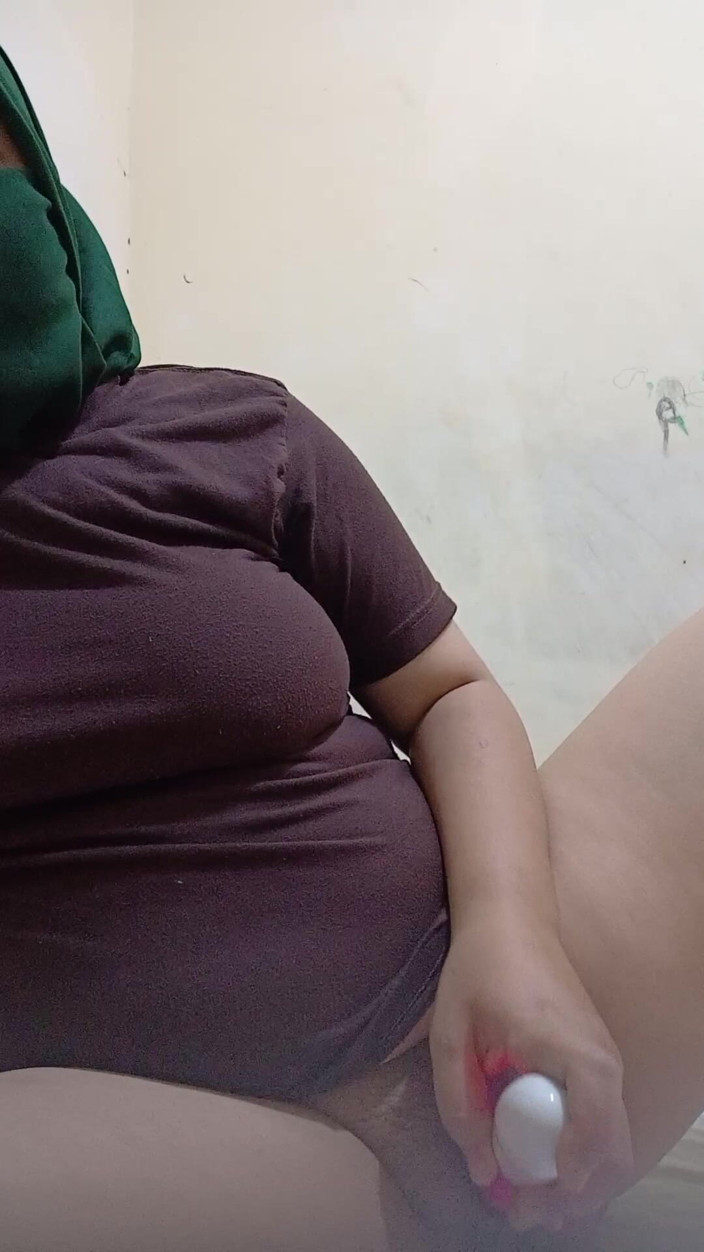 Vaginabig88: Wanita muda dengan tubuh pepek bertetek besar